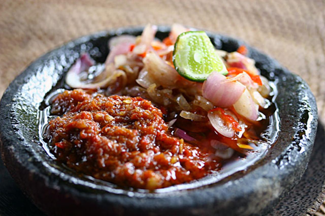 Perbedaan sambal korek dan sambal bawang